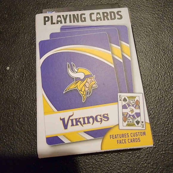 New In Package NFL Minnesota Vikings Logo plastic playing cards - Picture 1 of 10